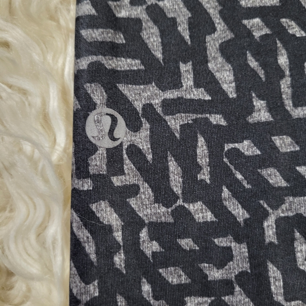 Lululemon Geometric Print Pocket Zipper Leggings Size 4 - Picture 14 of 14
